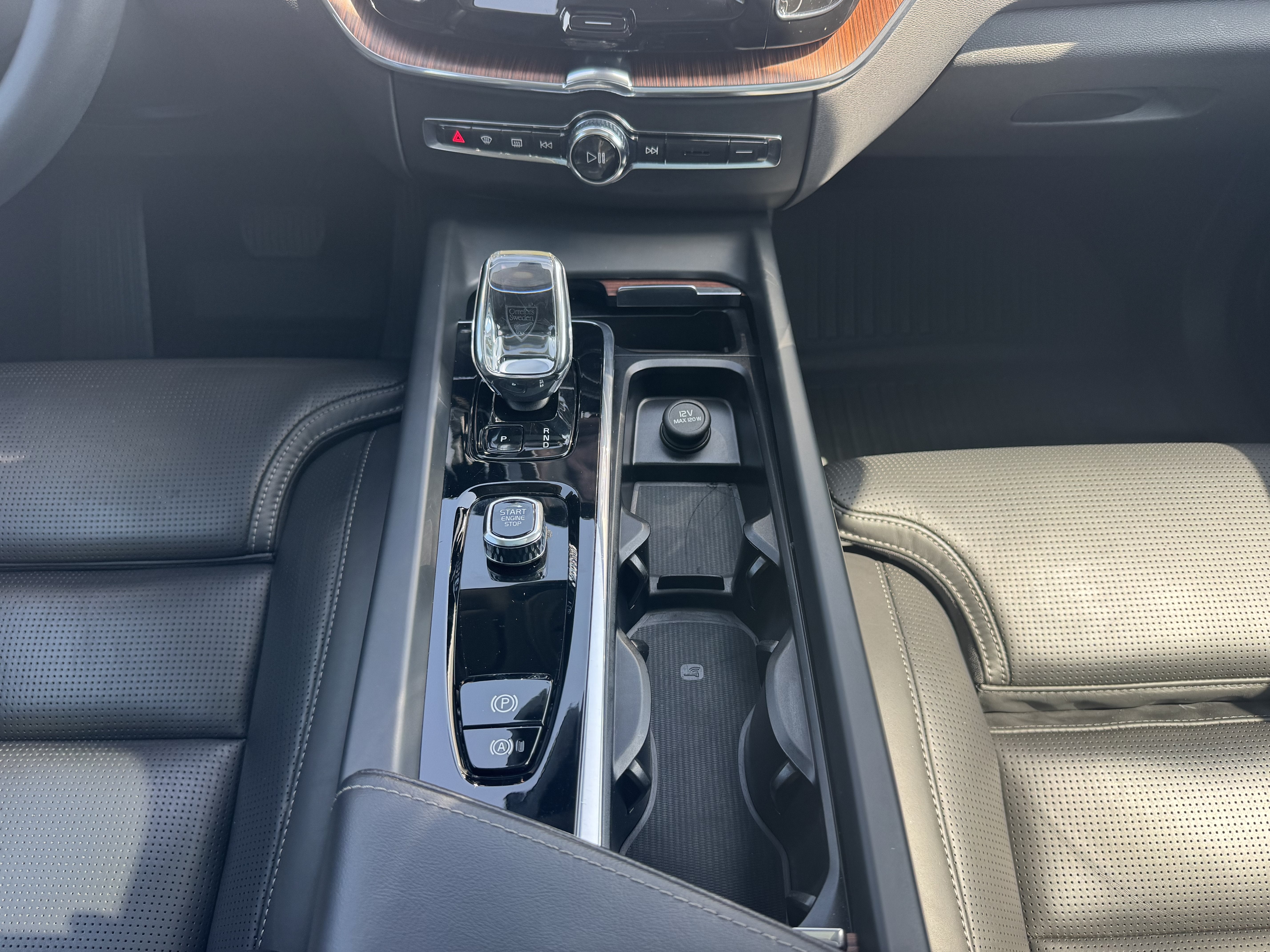 2023 Volvo XC60 Recharge Plug-In Hybrid Ultimate Bright Theme
