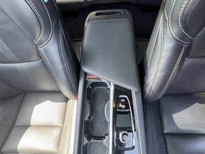 2023 Volvo XC60 Recharge Plug-In Hybrid Ultimate Bright Theme