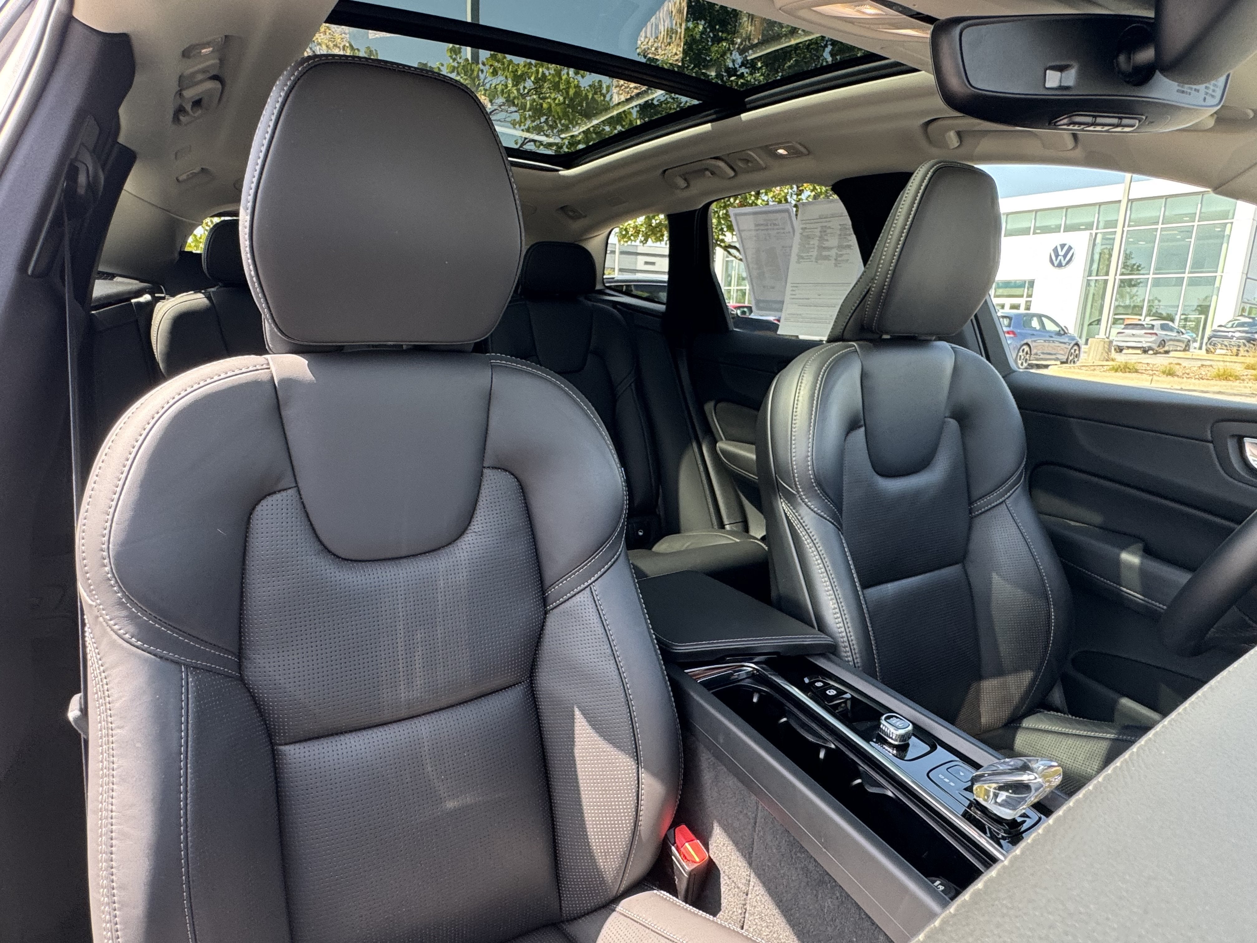 2023 Volvo XC60 Recharge Plug-In Hybrid Ultimate Bright Theme