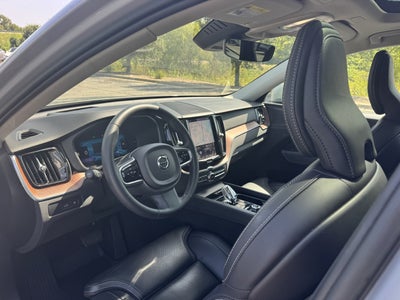 2023 Volvo XC60 Recharge Plug-In Hybrid Ultimate Bright Theme