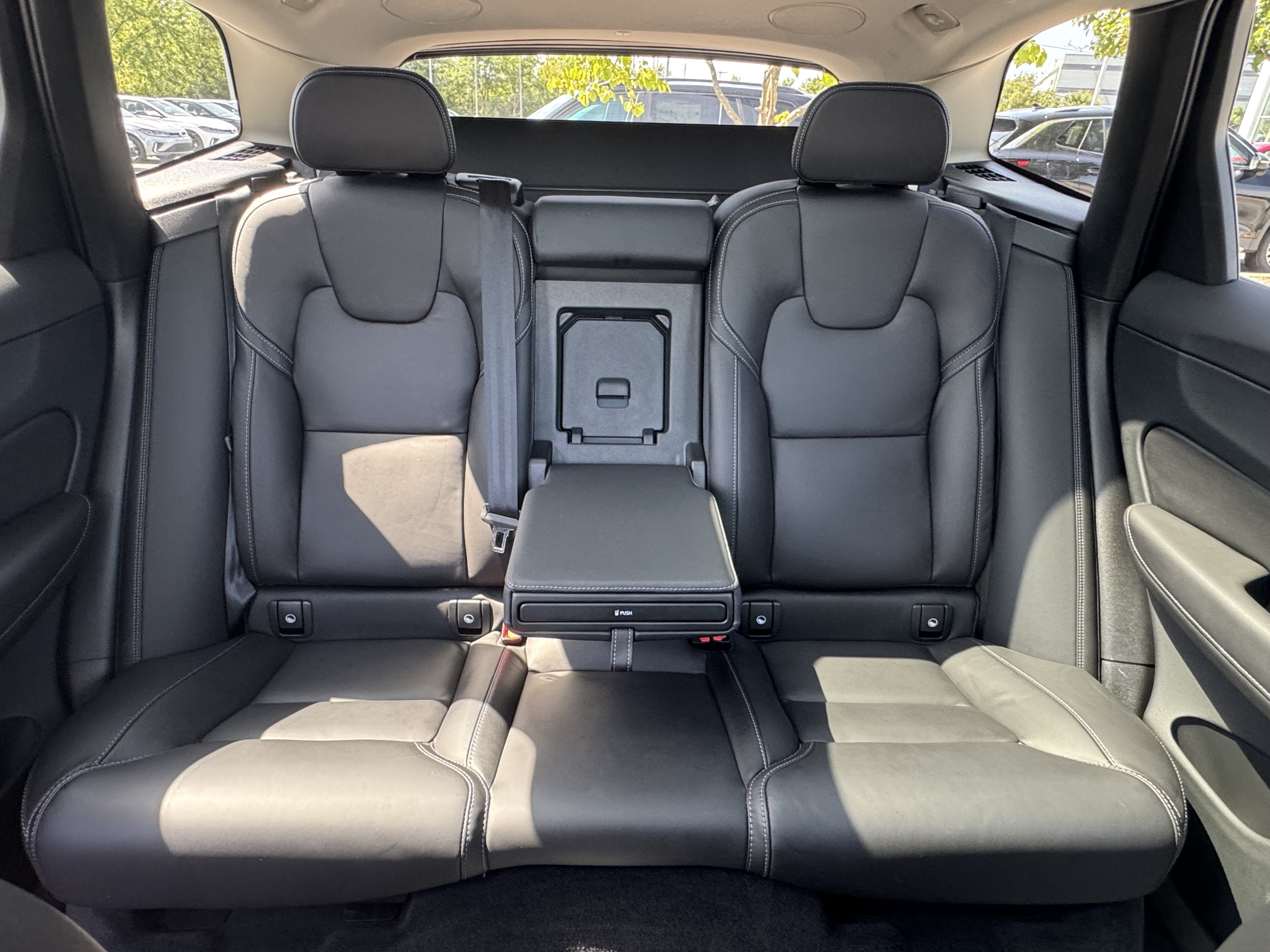 2023 Volvo XC60 Recharge Plug-In Hybrid Ultimate Bright Theme