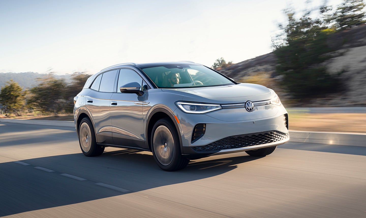 ID.4 AWD Pro S Plus shown in Arctic Blue Metallic drives on a desert road.